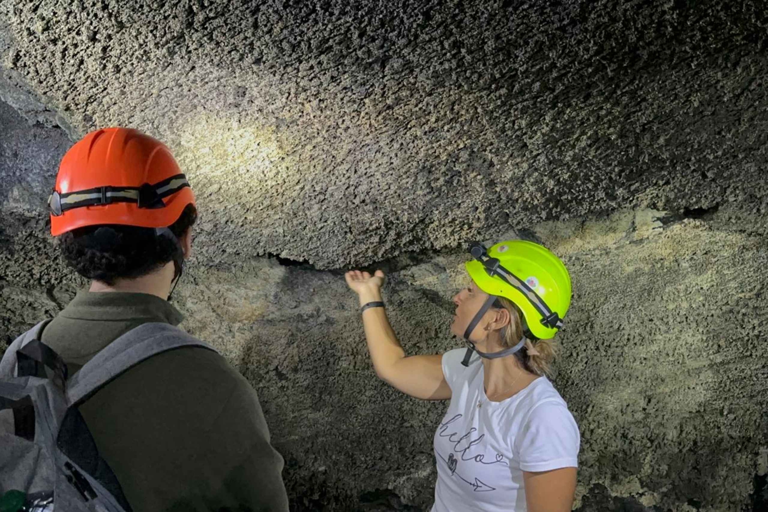 Catania: Caminhada no Etna pela manhã ou ao pôr do sol com túnel de lava e equipamento