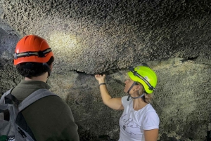Catania: Caminhada no Etna pela manhã ou ao pôr do sol com túnel de lava e equipamento