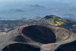 Catania: Caminhada no Etna pela manhã ou ao pôr do sol com túnel de lava e equipamento