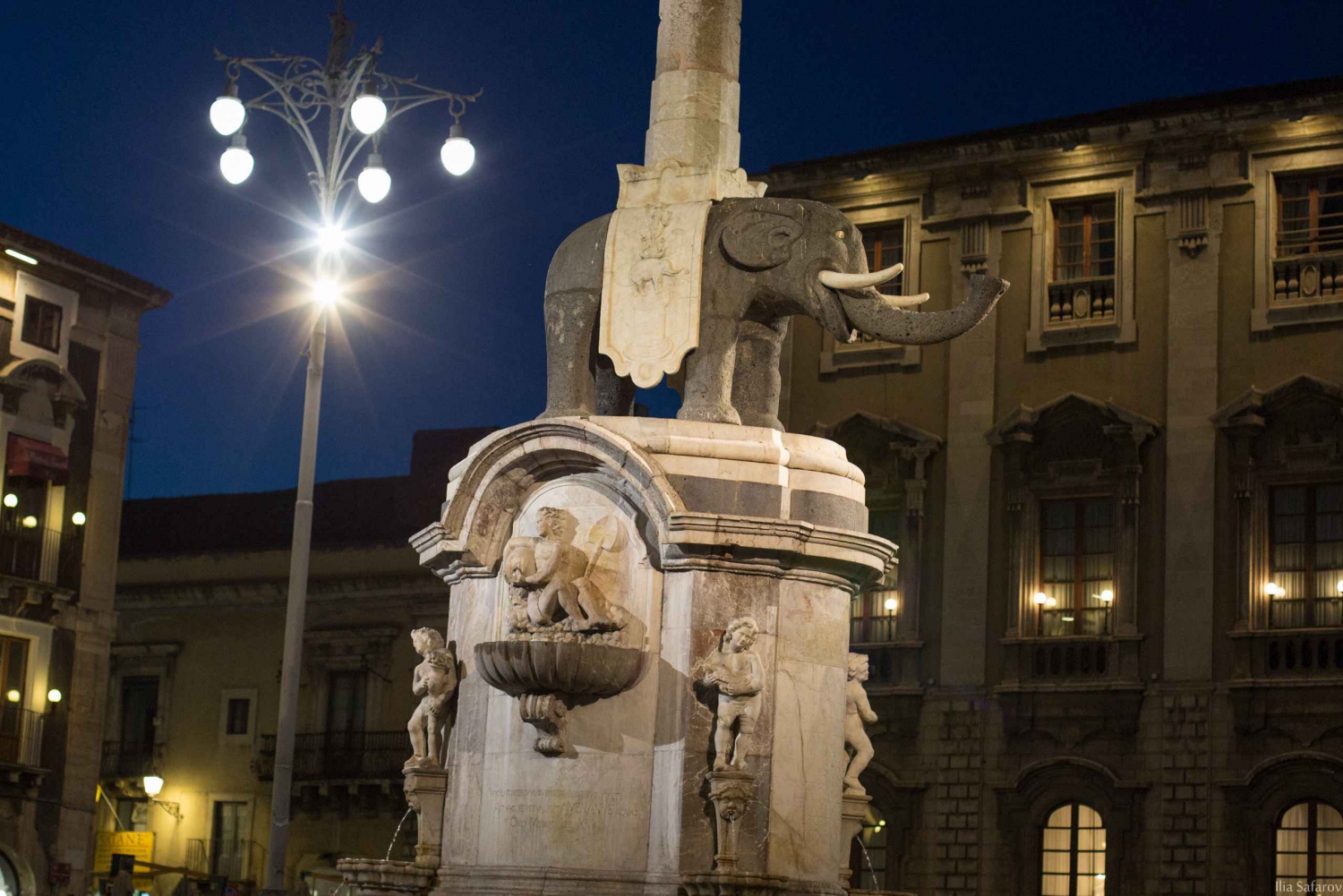 Catania: Evening City Secrets and Aperitif Tour
