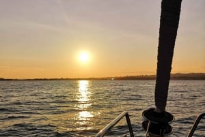 Catania: Guided Sunset Sailing Trip with Snacks & Prosecco