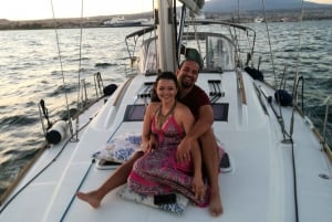 Catane : Excursion guidée en bateau au coucher du soleil avec collations et Prosecco