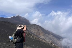 Catania: Avontuurlijke trektocht over de Etna met een gids