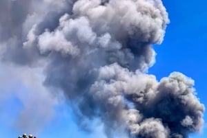 エトナ山：火山の火口ハイキングツアー