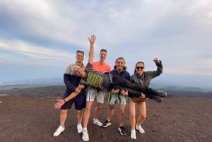 Catania: Ätna-Sonnenuntergangstour und Ätna-Doc-Wein