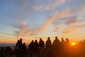 Catania: Trekking zum Sonnenuntergang am Ätna mit Weinverkostung