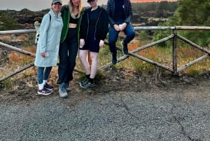Catania: Trekking zum Sonnenuntergang am Ätna mit Weinverkostung