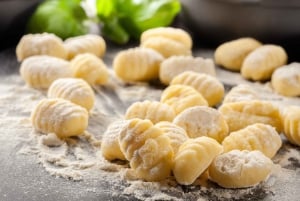 Catania: Pasta- and Tiramisu-Making Class with Tasting