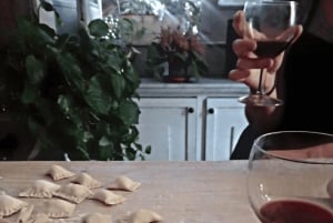 Catania: Ravioli de pistacho, Clase de cocina casera de pasta con vino