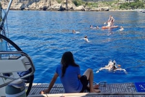 Catania: Seiltur langs Kyklopkysten med siciliansk aperitiff