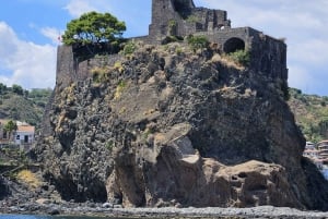 Catania: Segeltur med brunch och badstopp (4 timmar)