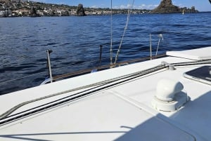 Catania: Segeltur med brunch och badstopp (4 timmar)