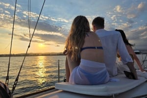 Catania: Segeltur med brunch och badstopp (4 timmar)