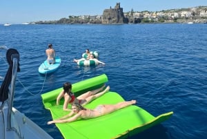 Catania: Segeltur med brunch och badstopp (4 timmar)