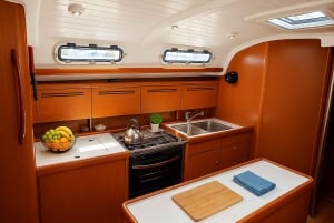 Catania: Segeltur med brunch och badstopp (4 timmar)