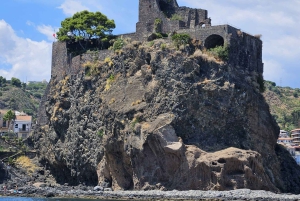 Katania: Rejs żaglówką z brunch i postojem na kąpiel (4 godz.)