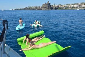 Katania: Rejs żaglówką z brunch i postojem na kąpiel (4 godz.)