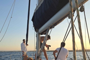 Katania: Rejs żaglówką z brunch i postojem na kąpiel (4 godz.)