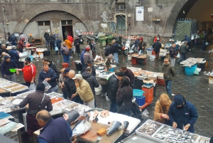 カターニア ストリートフード ツアー: 魚市場と市内中心部