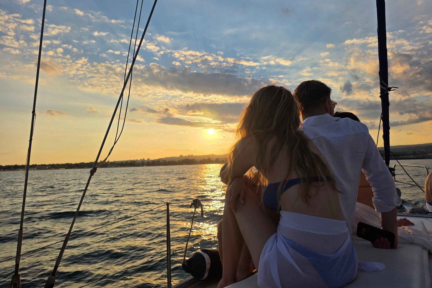 Catania: Sejltur ved solnedgang med aperitif og bad (4 timer)