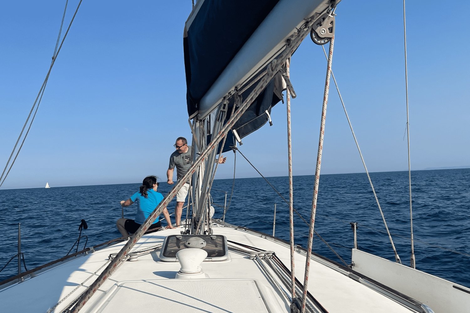 Catania: Seiling ved solnedgang med aperitiff og bad (4 timer)
