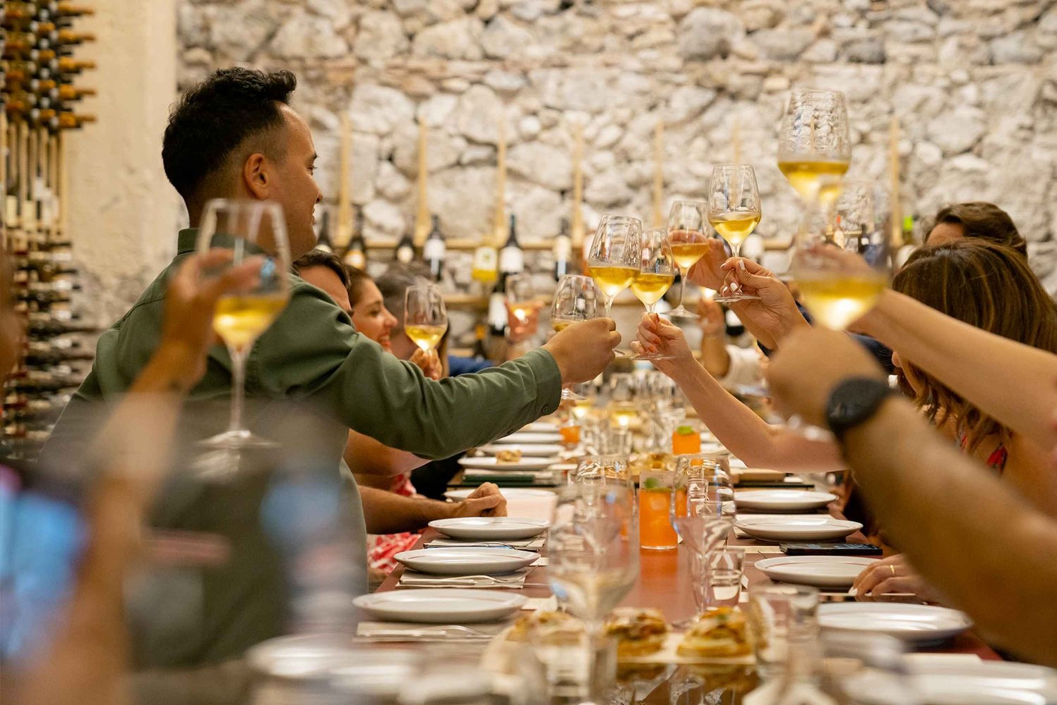 Catane : Dégustation de vins volcaniques dans un marché métropolitain