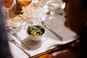 Catane : Dégustation de vins volcaniques dans un marché métropolitain