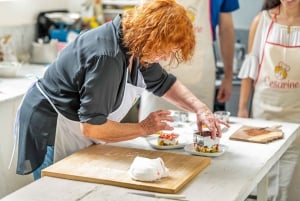 Wandeltour door Catania & traditionele kookles met wijn