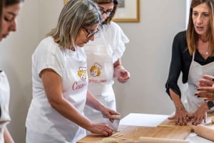 Wandeltour door Catania & traditionele kookles met wijn