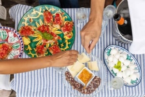 Wandeltour door Catania & traditionele kookles met wijn