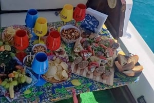 Cefalù: Boottocht van kust tot kust met snorkelen en aperitief