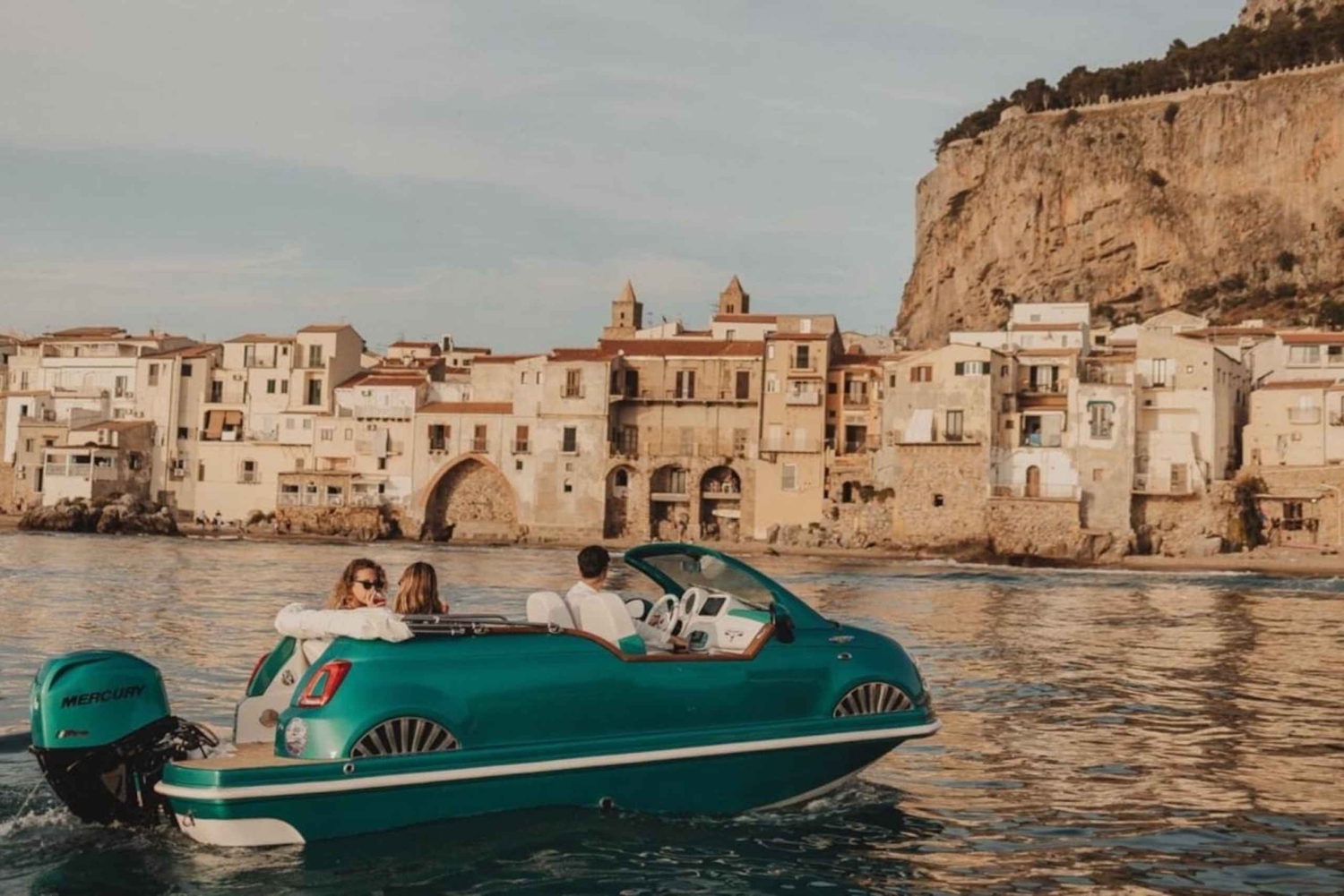 Cefalù en 500 : tour exclusif avec apéritif à bord