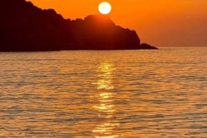 Cefalú: Día en miniyate con almuerzo y aperitivo de barra libre al atardecer