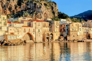 Cefalù: Mini Iate com paragens para snorkeling, grutas e aperitivo