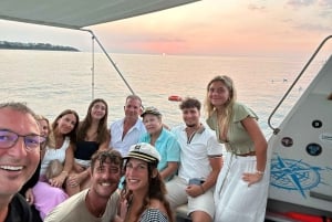 Cefalù : Mini Yacht avec arrêts plongée, grottes et apéritif