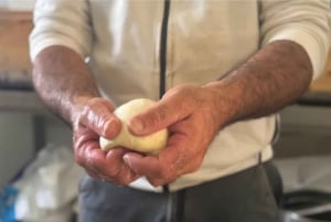 Cinisi: Melken und Käseerlebnis in einer Käserei
