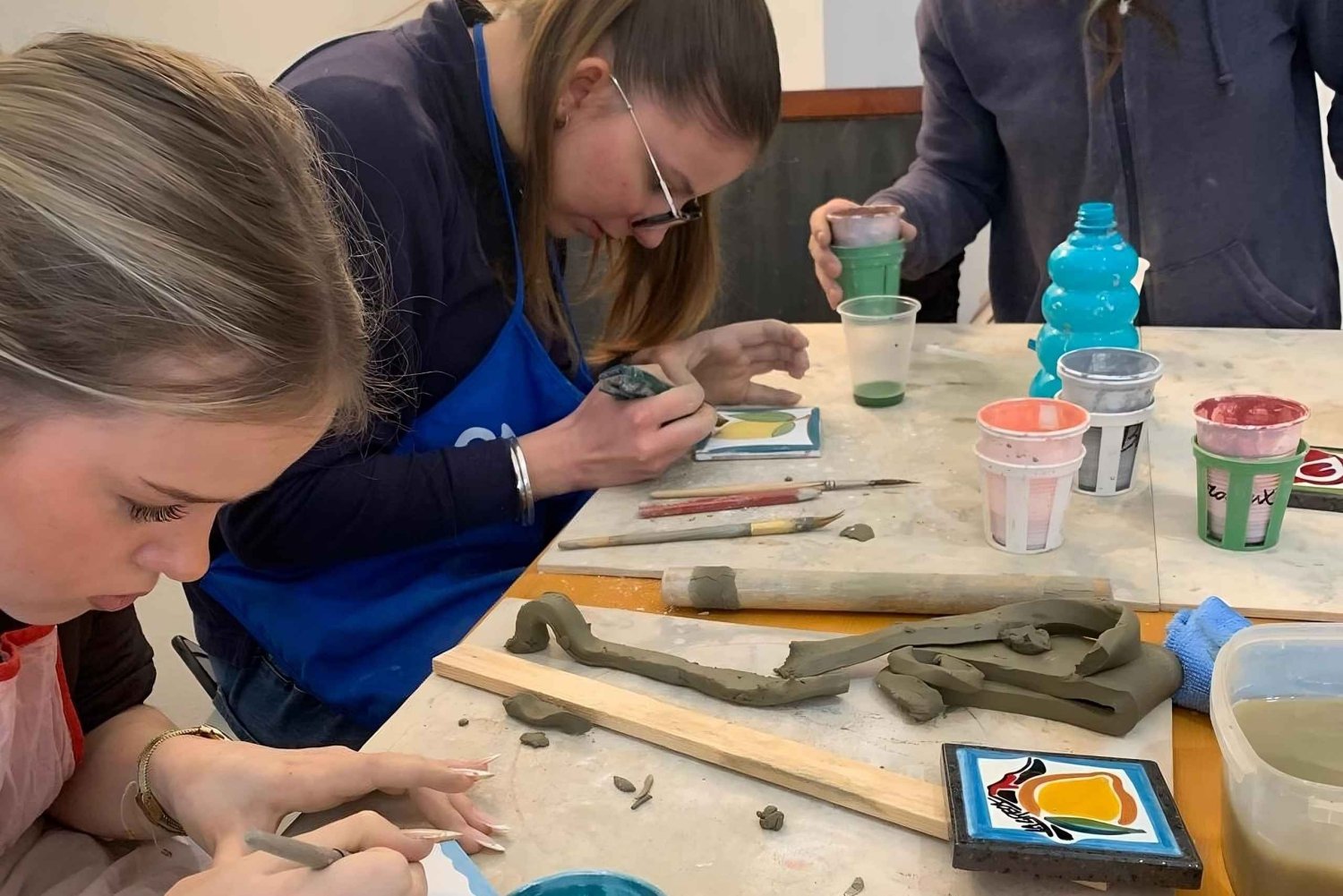 Lag og ta med deg din egen sicilianske keramikk i lava fra Etna