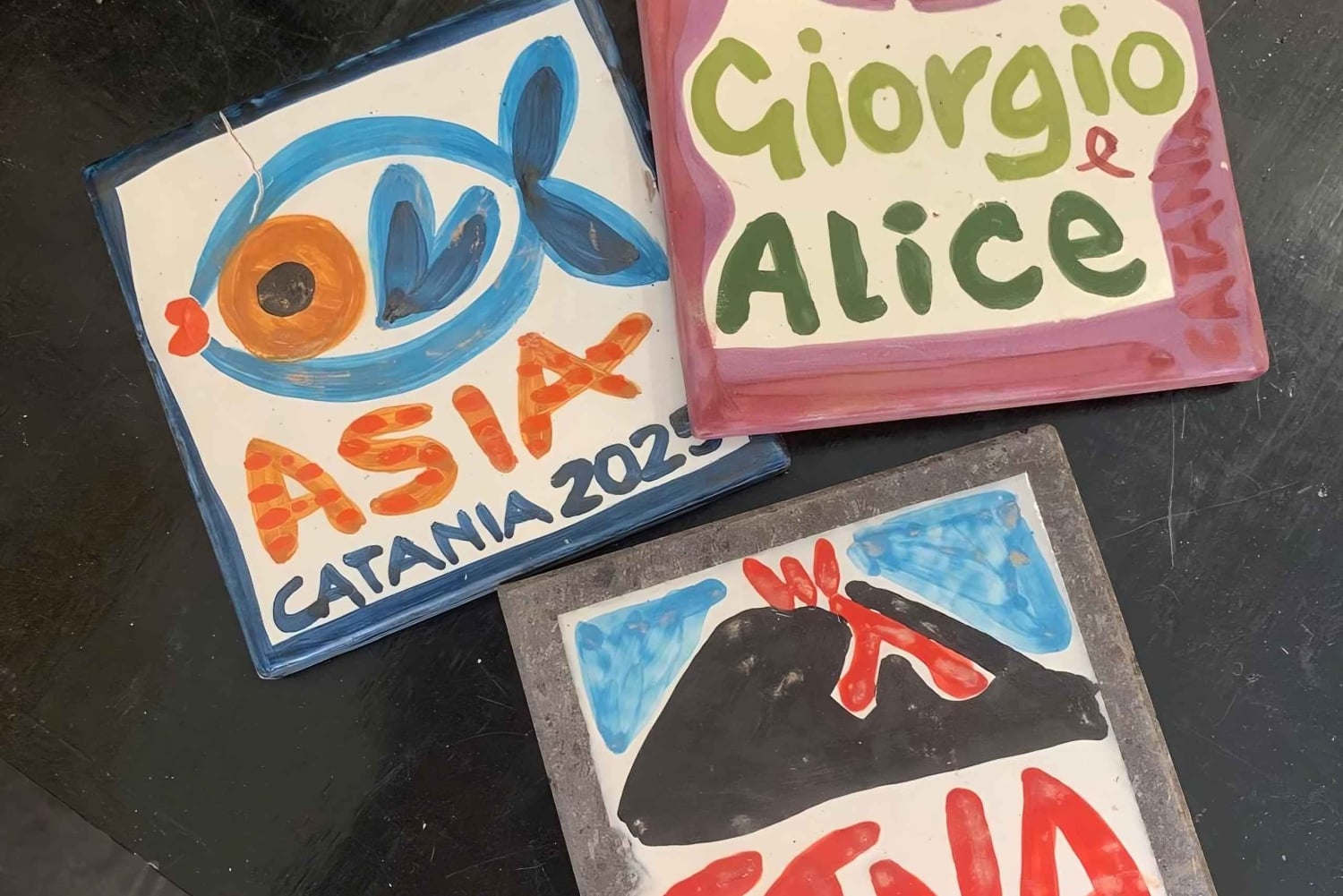 Créez et emportez chez vous votre céramique sicilienne en pierre de lave de l'Etna.