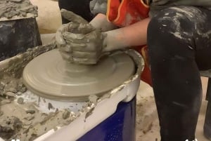 Créez et emportez chez vous votre céramique sicilienne en pierre de lave de l'Etna.