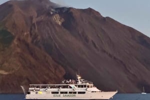 Da Tropea: Stromboli by night