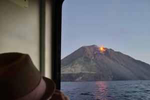 Da Tropea: Stromboli by night