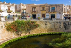 Descubre las maravillas de Ortigia: tour en tuk-tuk entre historia y mar.