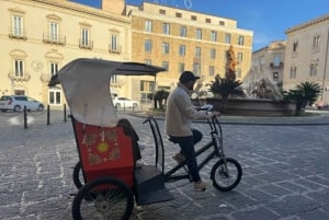 Descubre las maravillas de Ortigia: tour en tuk-tuk entre historia y mar.