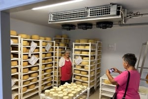 マルカトビアンコ村を訪問し、チーズ作りに挑戦しましょう