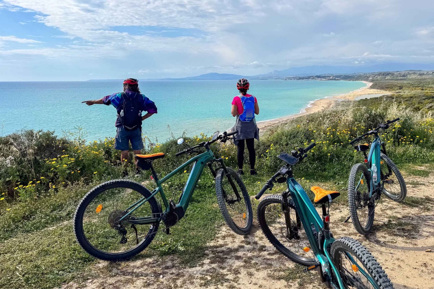 E-Bike: Avventura alla Scala dei Turchi, Borghi Siciliani e food experience
