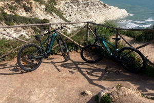 E-Bike: Avventura alla Scala dei Turchi, Borghi Siciliani e food experience
