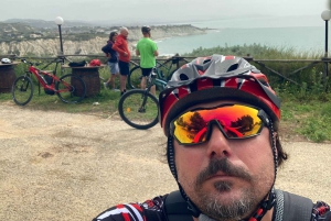 E-Bike: Avventura alla Scala dei Turchi, Borghi Siciliani e food experience