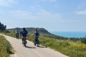 E-Bike: Avventura alla Scala dei Turchi, Borghi Siciliani e food experience