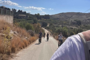 E-Bike: Avventura alla Scala dei Turchi, Borghi Siciliani e food experience