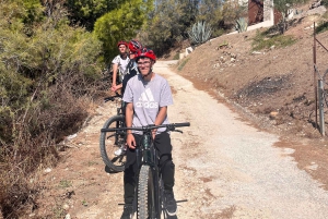 E-Bike: Avventura alla Scala dei Turchi, Borghi Siciliani e food experience